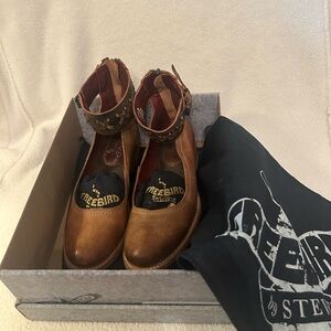 FreeBird MOANA Low Stacked Heel Ankle Strap Leather Size 9